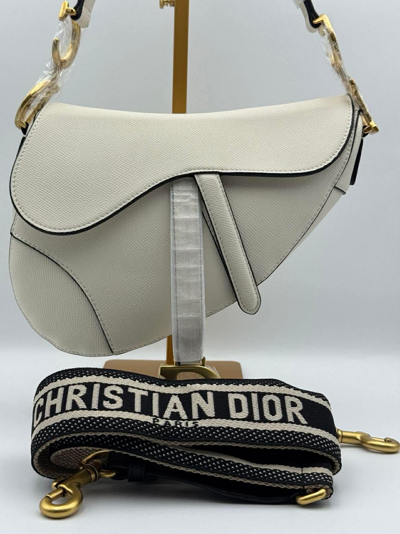 CD-Saddle White - Studio 1