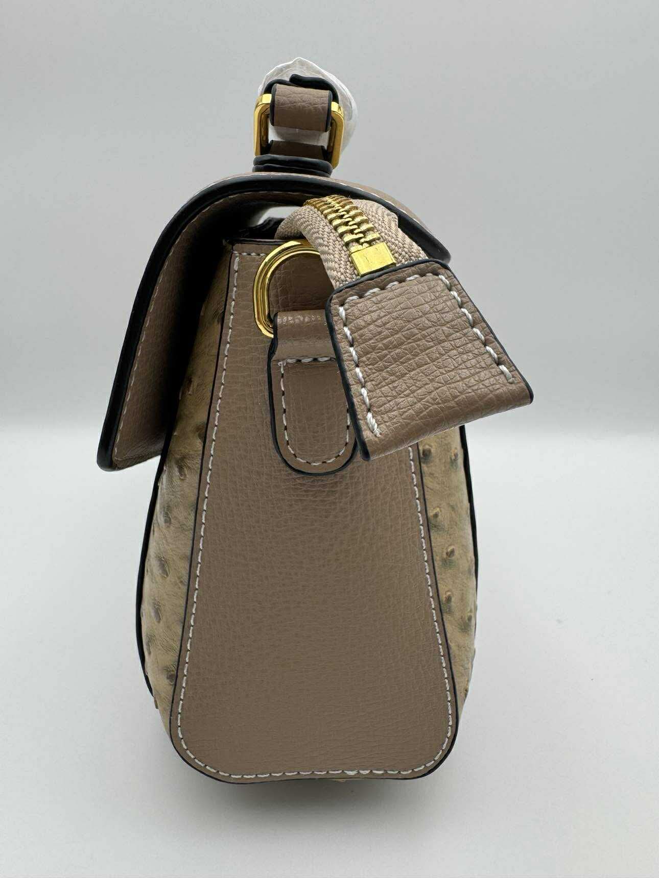 PR-Crossbody Apricot - Studio 1