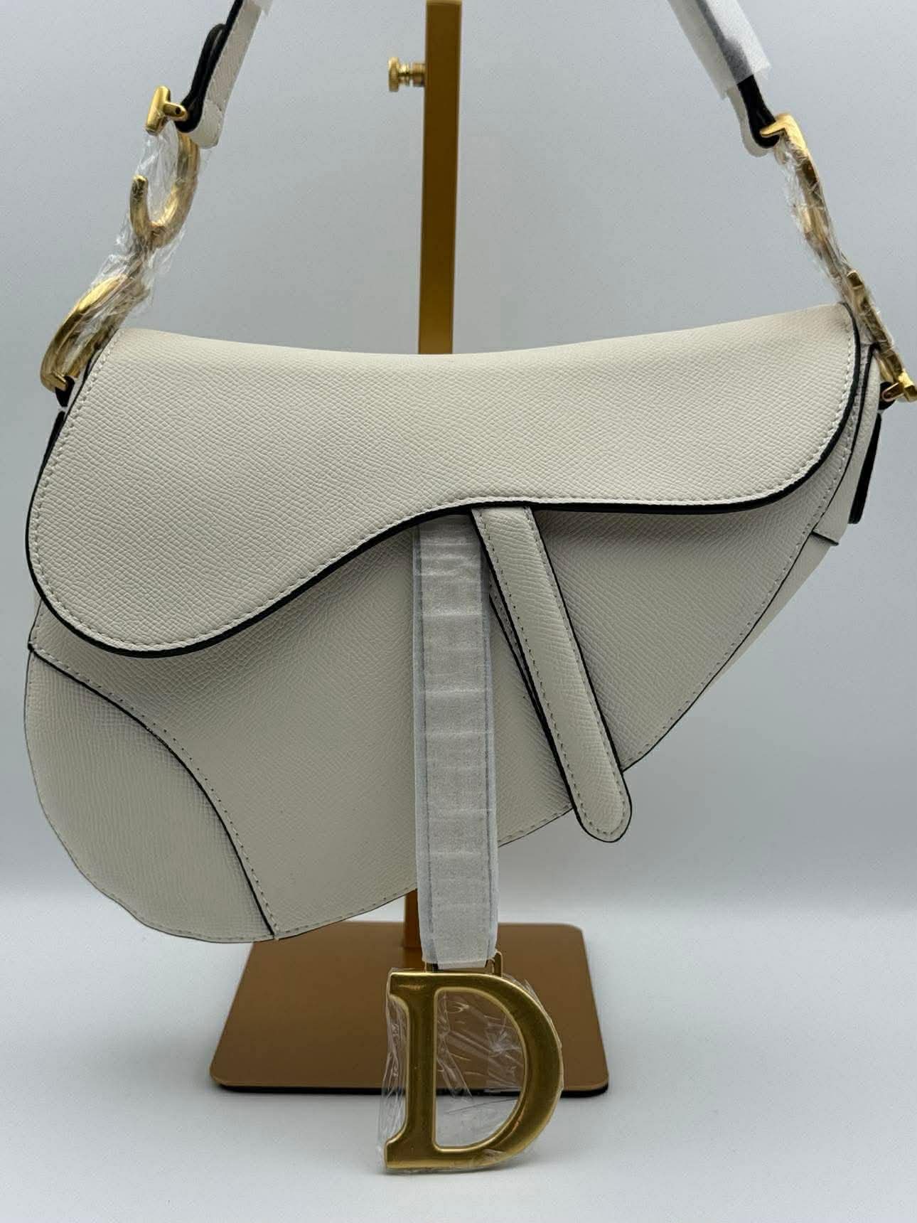 CD-Saddle White - Studio 1