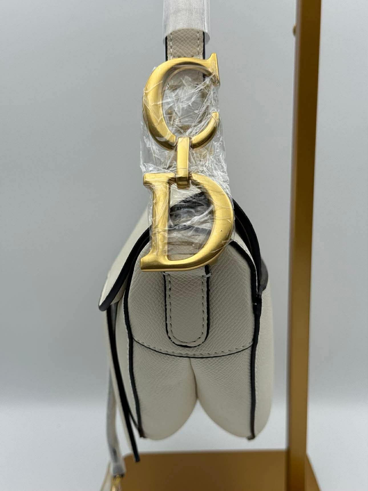 CD-Saddle White - Studio 1