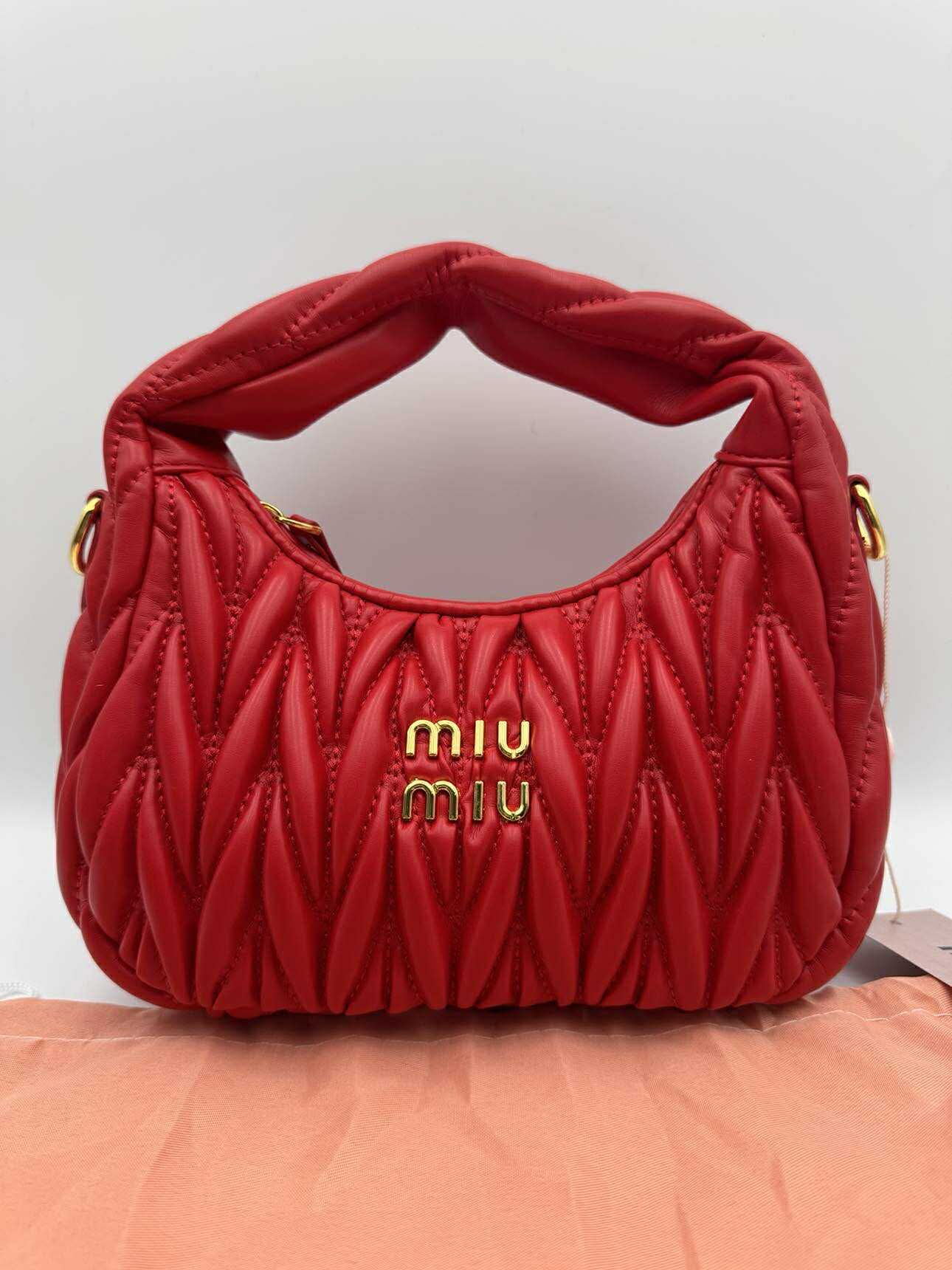 MM-Wander Red - Studio 1