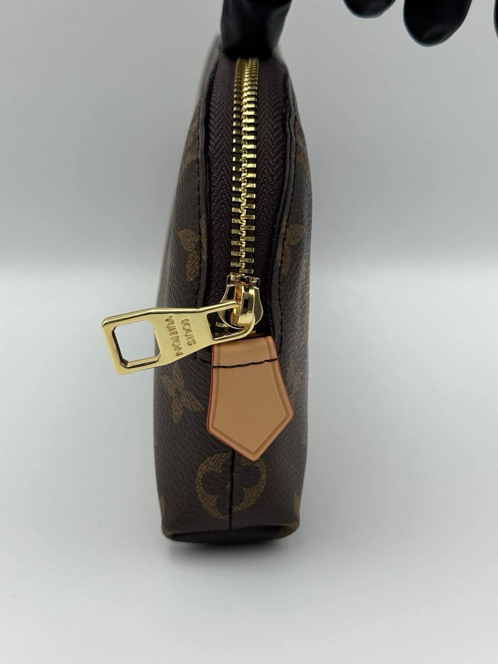 L-Toiletry Monobrown - Studio 1