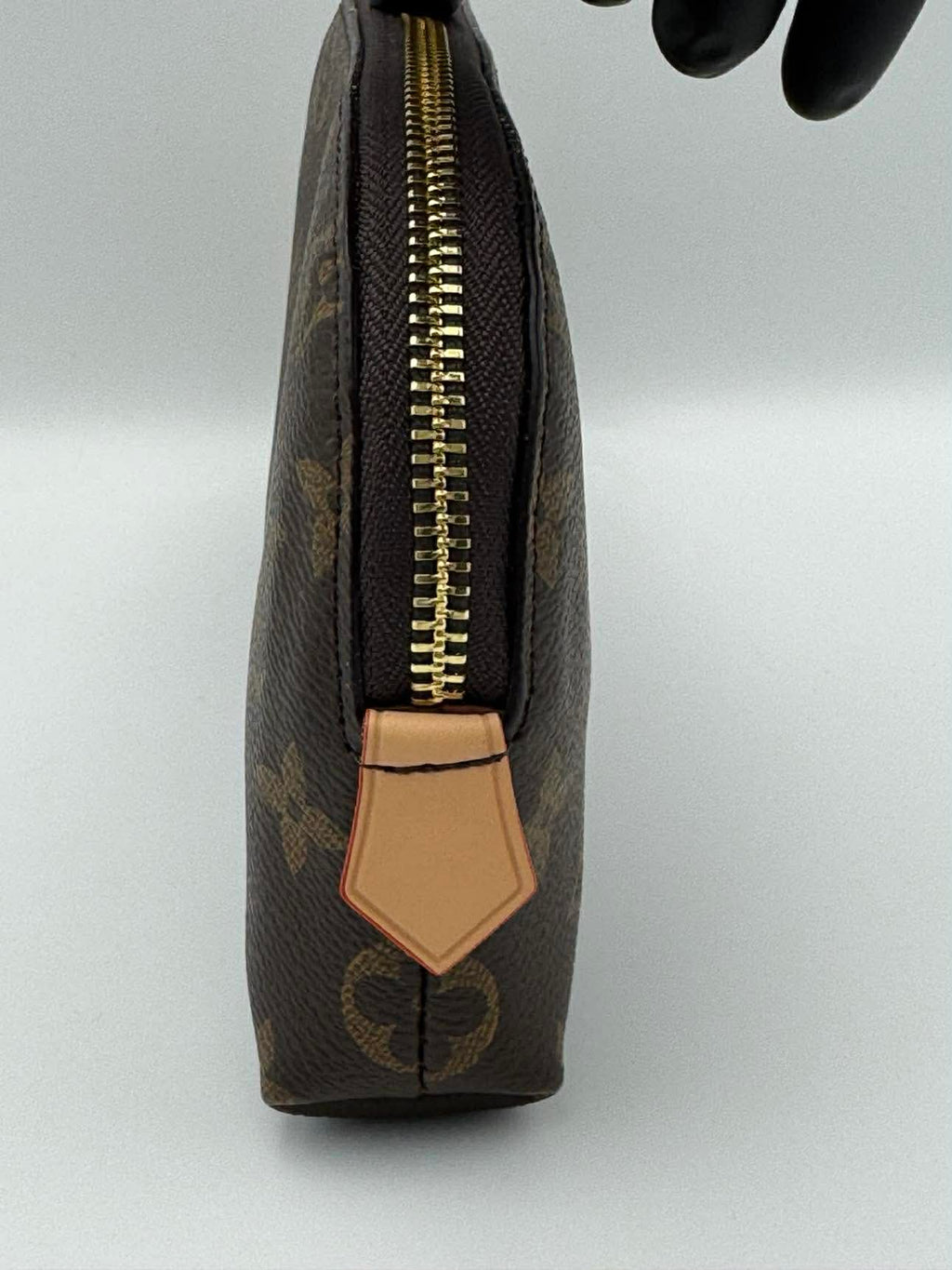 L-Toiletry Monobrown - Studio 1