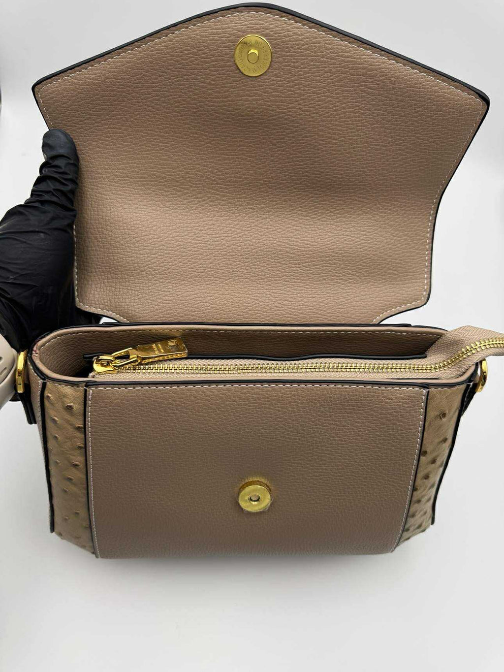 PR-Crossbody Apricot - Studio 1