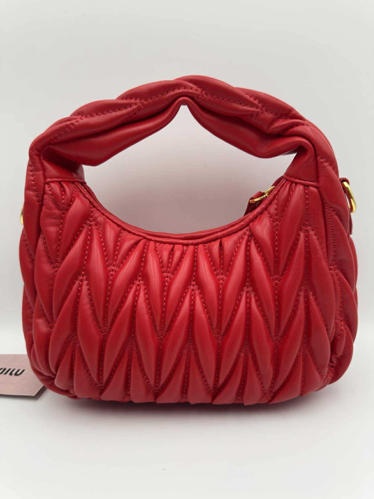 MM-Wander Red - Studio 1