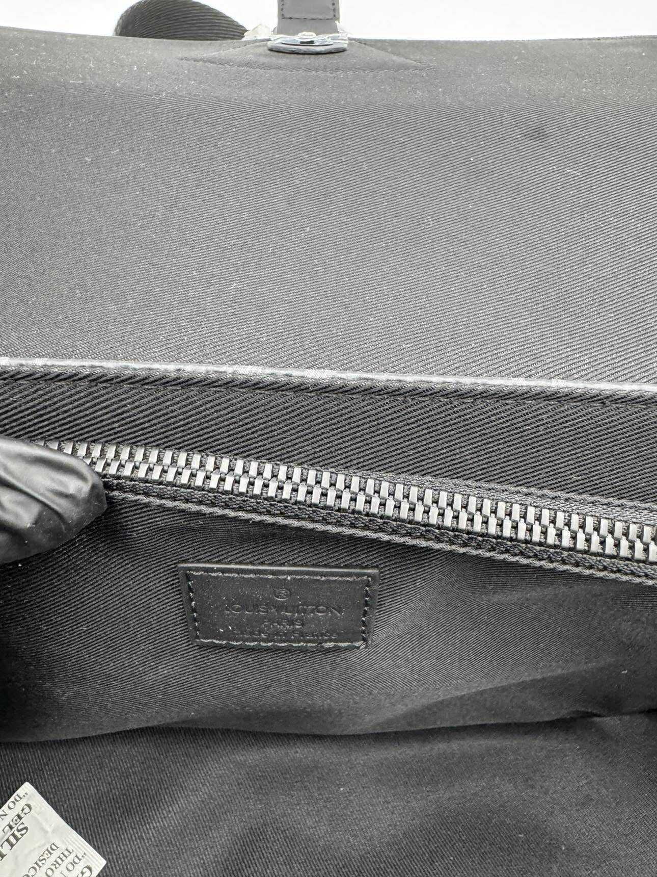 L-CrossbodyMen-Studio 1