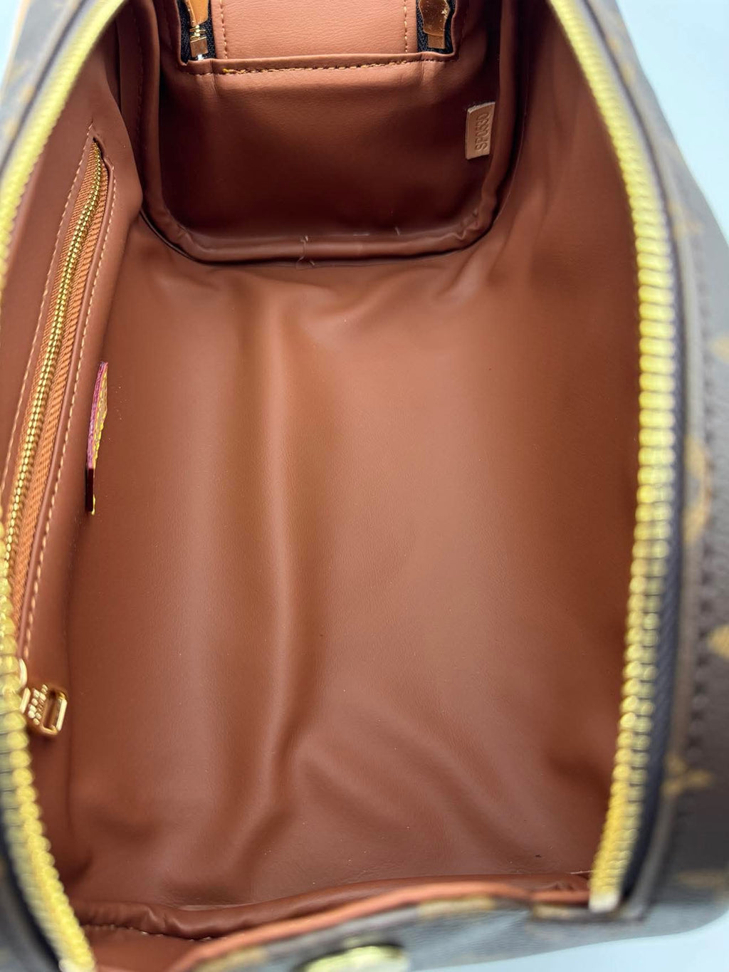 L-Toiletry Monobrown - Studio 1