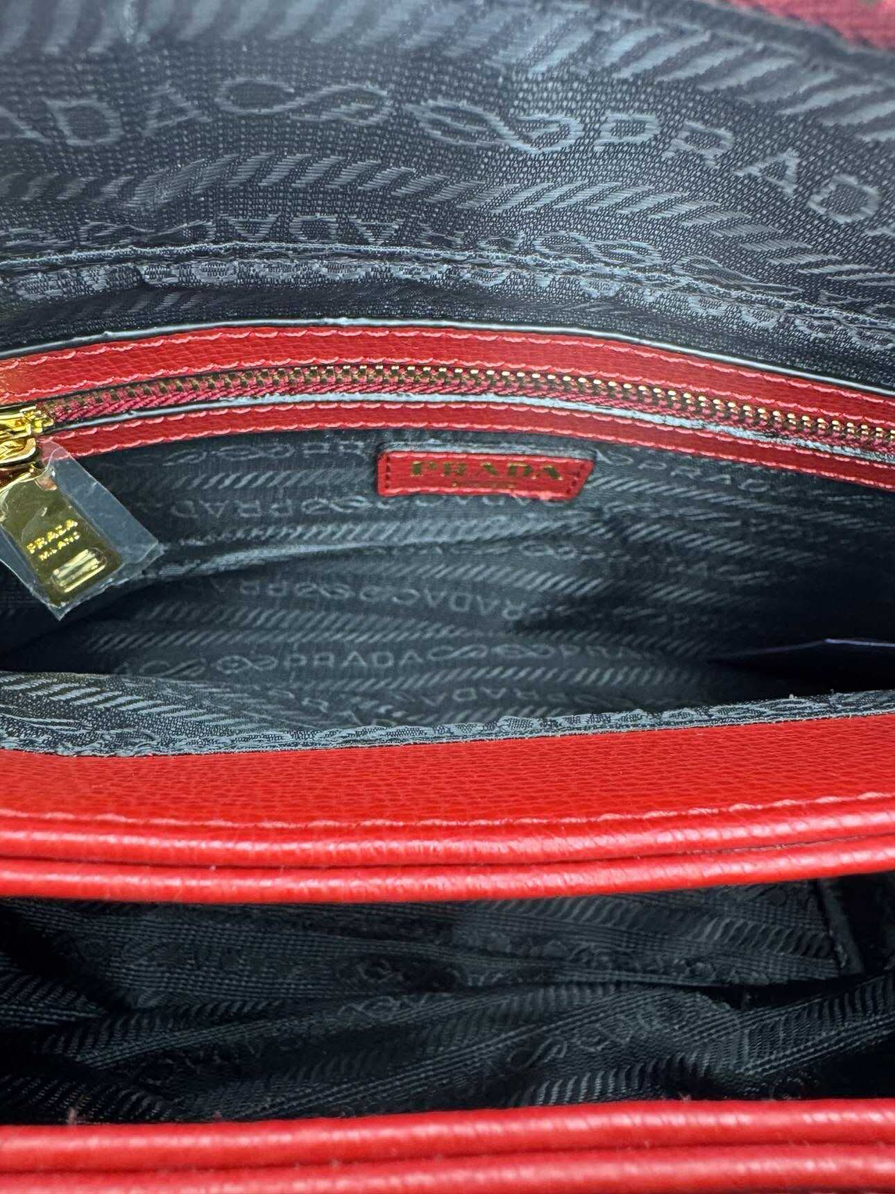 PR-Handbag Red - Studio 1