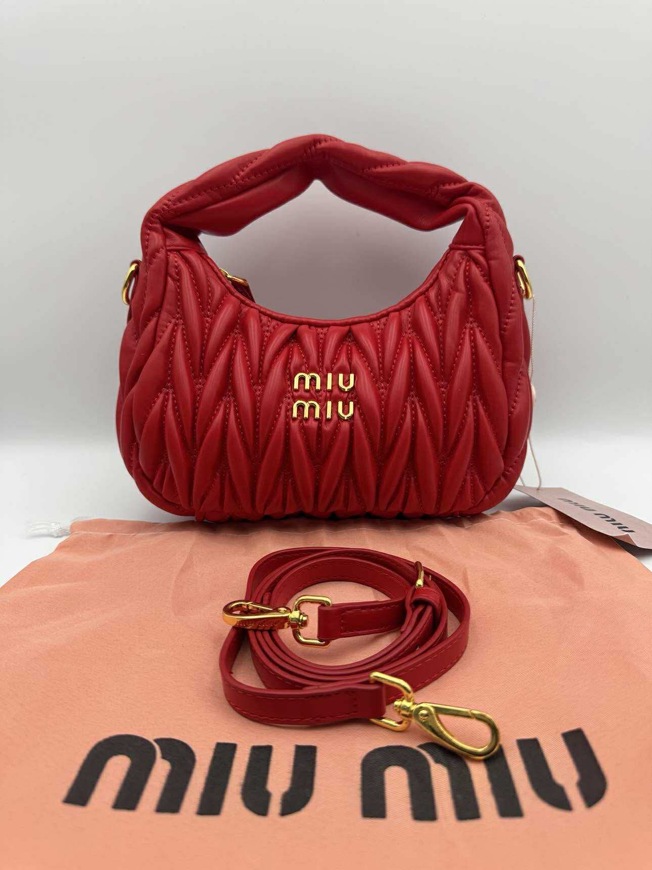 MM-Wander Red - Studio 1