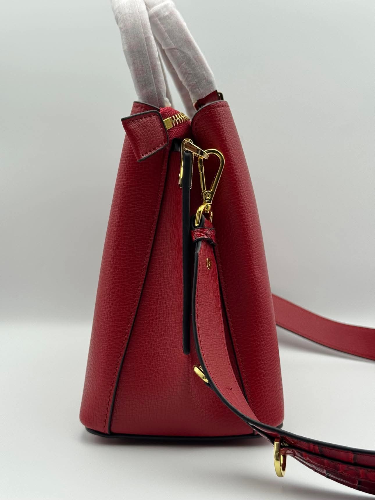 PR-Handbag Red - Studio 1